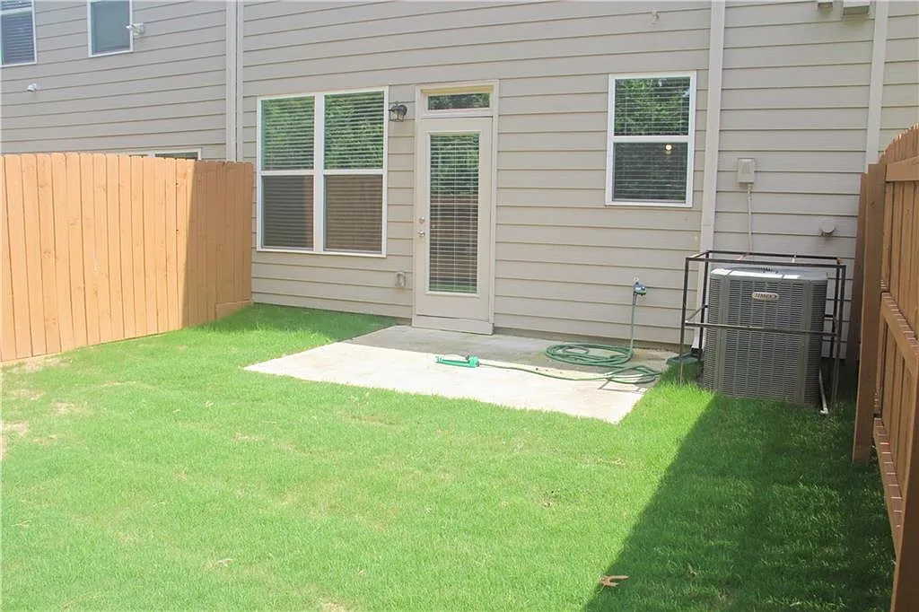 3 bed, 2.5 bath, 1926 sqft, $2,250 — Photo 3