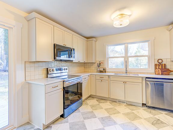 5th image of 505 Carson Dr