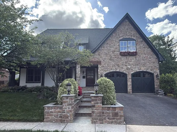 2808 John Marshall Dr, Arlington, VA 22207