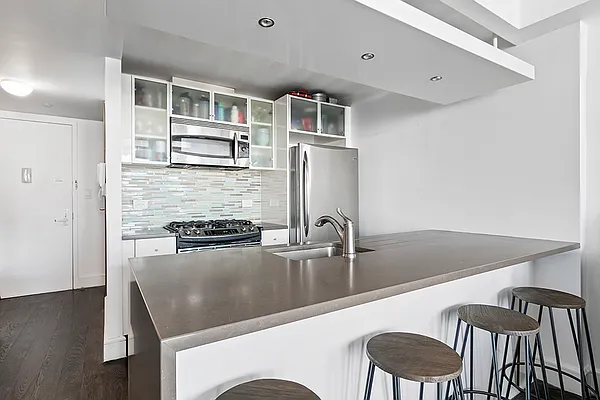 Rented by Compass | media 9