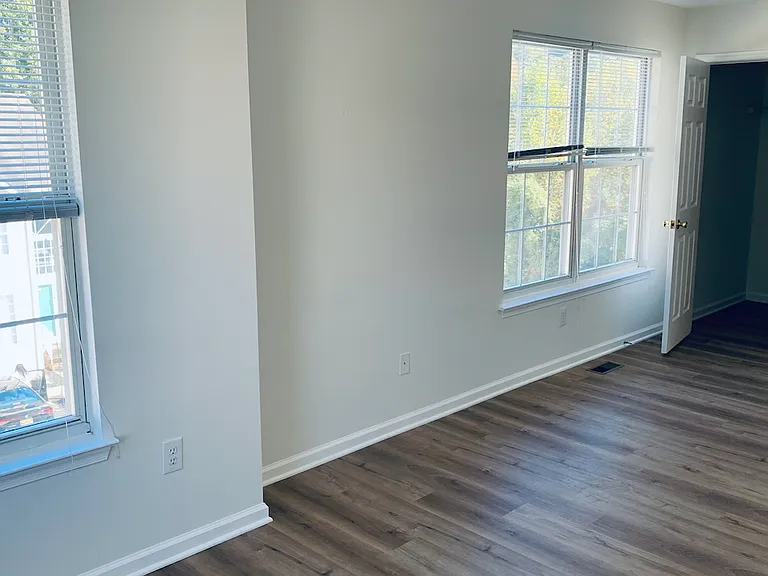 206 Thomas Ln S — Photo 32
