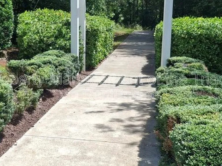 631 Mill Pond Ct — Photo 12