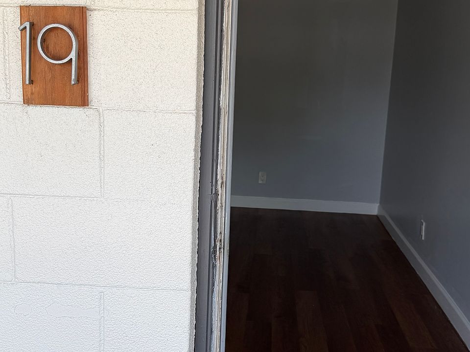1st image of 563 W Montrose St #19