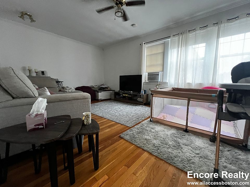 1st image of 20 Fairbanks St APT 3