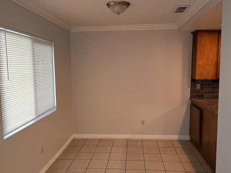 2390 Gonzaga Ln — Photo 3