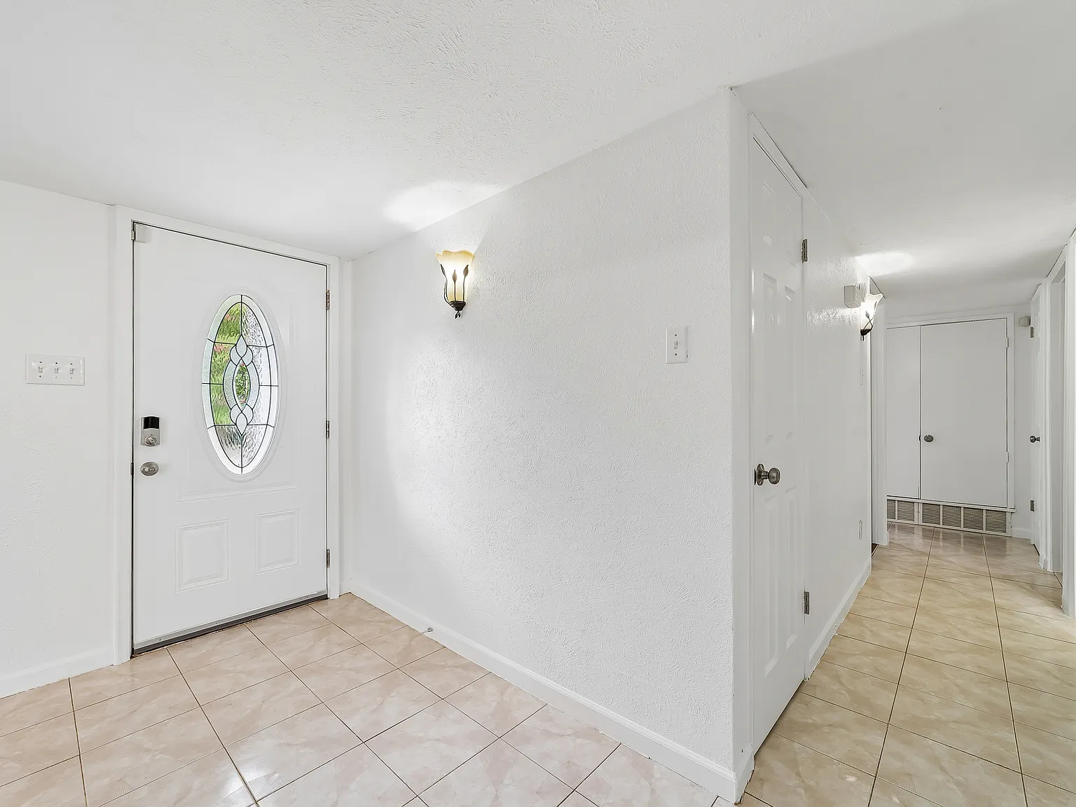 3 bed, 2151 sqft, $2,850 — Photo 2