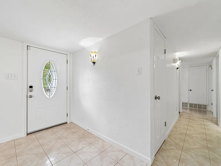 10239 Green Ash Rd — Photo 2