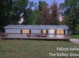 17158 Seneca Dr, Howard City, MI 49329