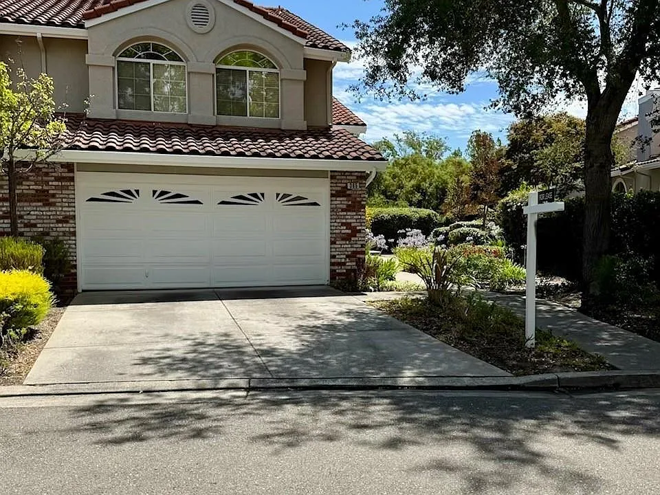 365 Bellflower Dr