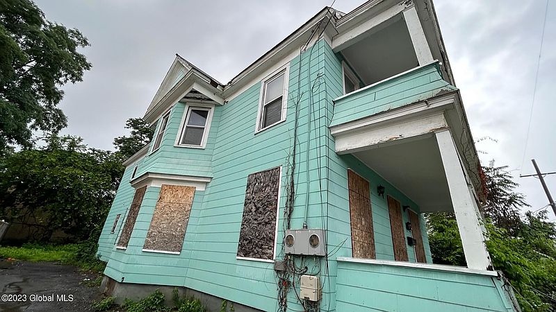 4th image of 913 Francis Avenue