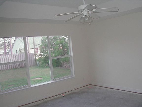 3rd image of 521 SE Walters Ter