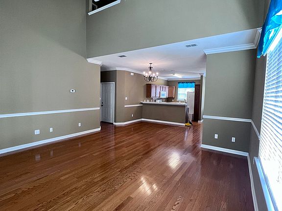 4th image of 53 Fair Way