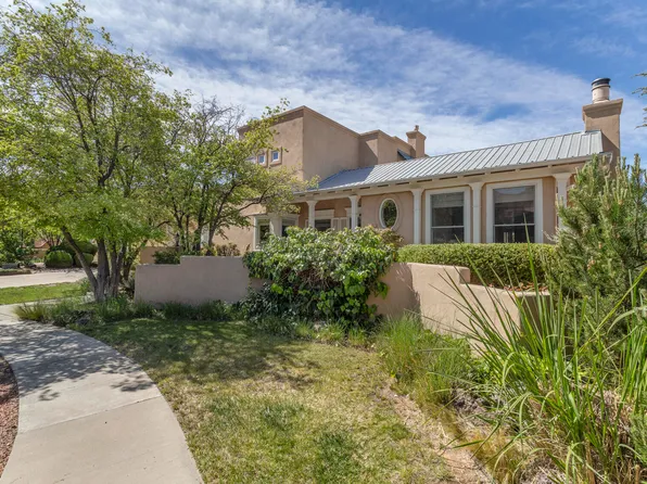 1815 Avenida Alturas NE, Albuquerque, NM 87110