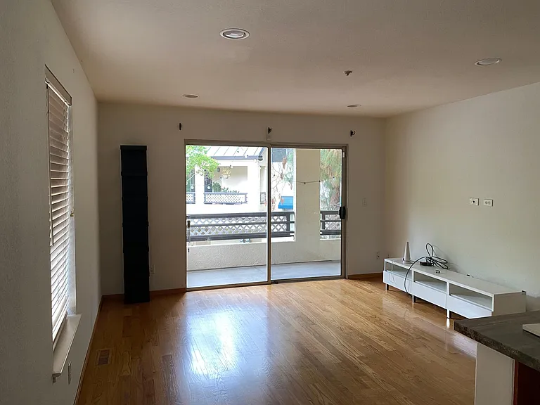 430 Galleria Dr — Photo 28