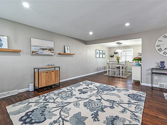 5th image of 388 Highview St