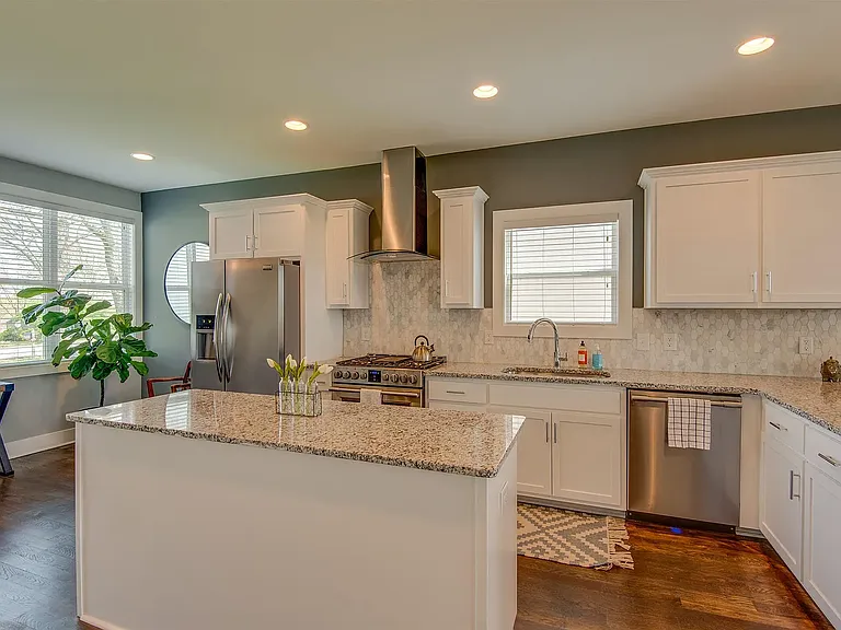 2202 Sheridan Rd — Photo 11