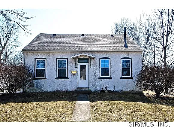 104 E 2nd St photo 1