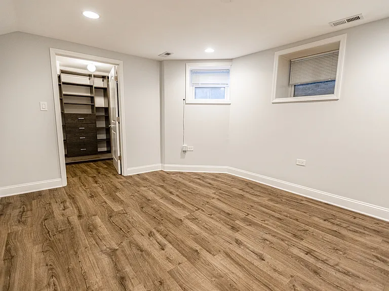 2127 N Sheffield Ave — Photo 8
