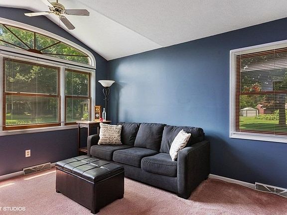3rd image of 57060 Lone Oak Ct