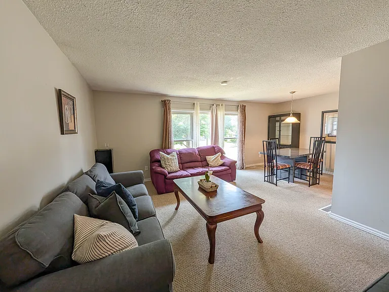 3 Tara Cres — Photo 2