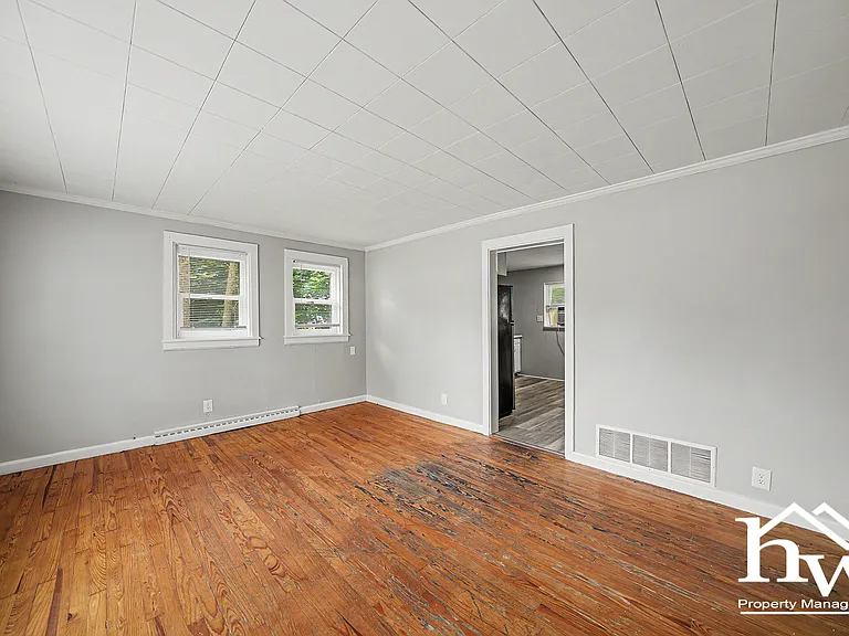 1023 Geyer Ave — Photo 4