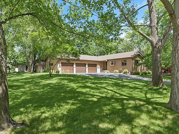 3rd image of 4269 Sauk Dr