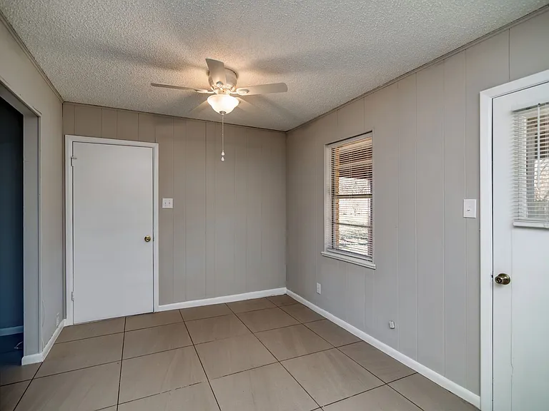 502 Brown St — Photo 11