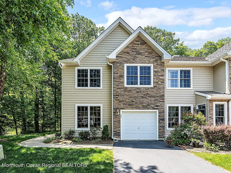 25 Indigo Dr — Photo 1