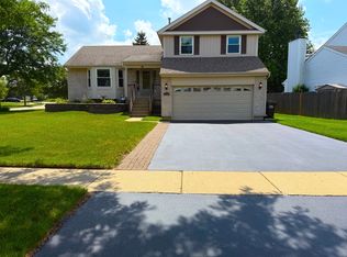 1176 Westport Rdg, Crystal Lake, IL 60014