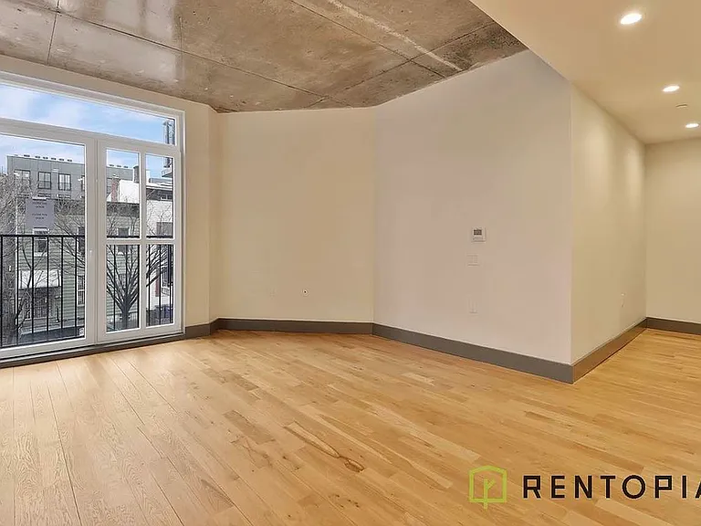 338 Evergreen Ave #304B — Photo 16
