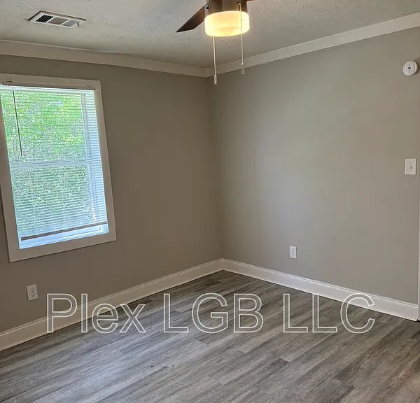 202 Burr St — Photo 6