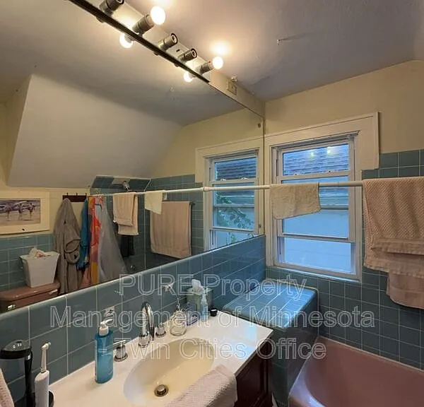 237 Cedar Lake Rd N #2 — Photo 17