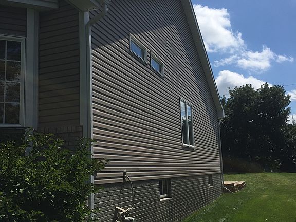 3rd image of 9309 Hillcrest Dr