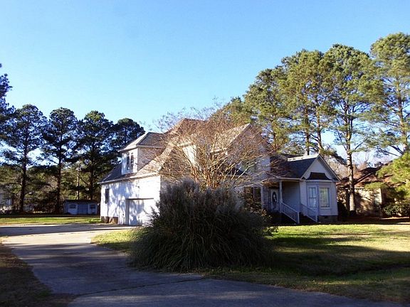 3rd image of 2720 Royal Dr