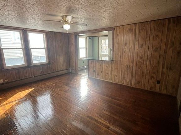 4th image of 444 E Bertsch St