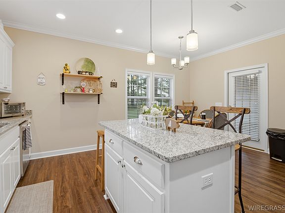 5th image of 315 Bradford Ln
