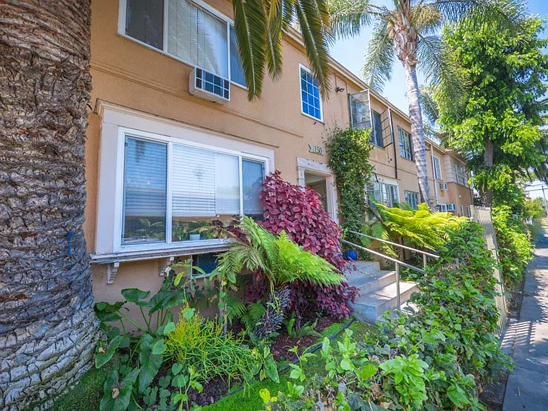 1136-1160 N. El Centro Ave — Photo 11