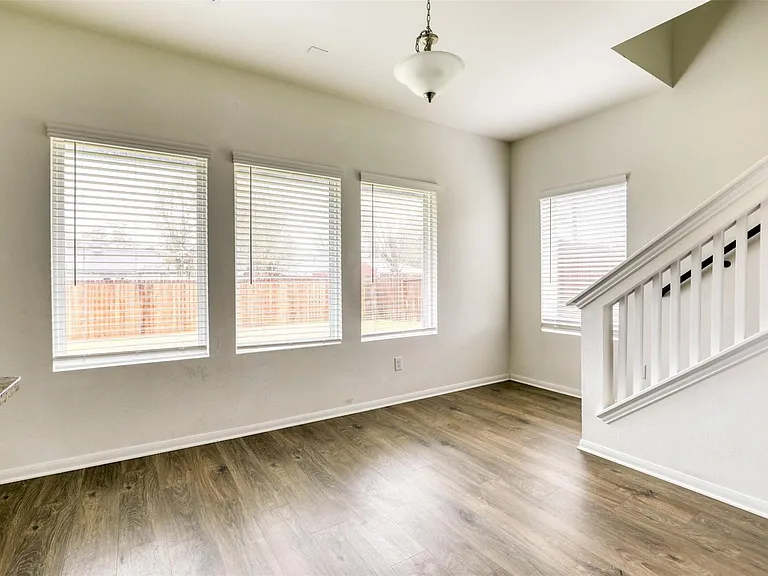 420 Magnolia St — Photo 6