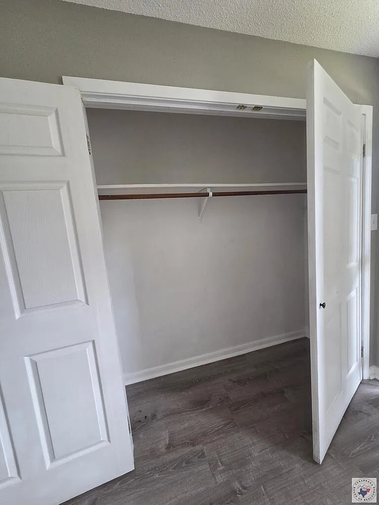 2 bed, 1.0 bath, 1840 sqft, $1,300 — Photo 4