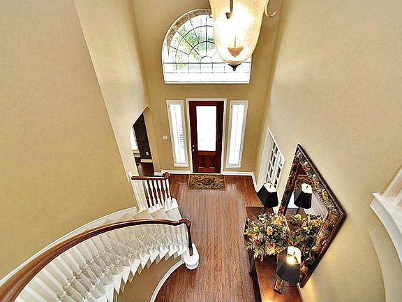 3rd image of 5443 Emerald Pointe Ln