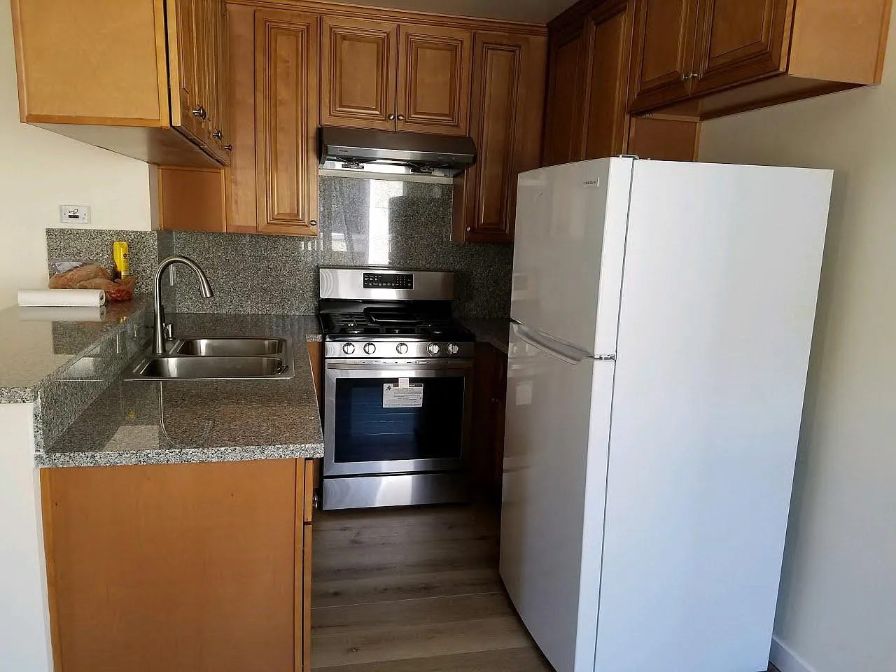 2 bed, 718 sqft, $2,300 — Photo 4