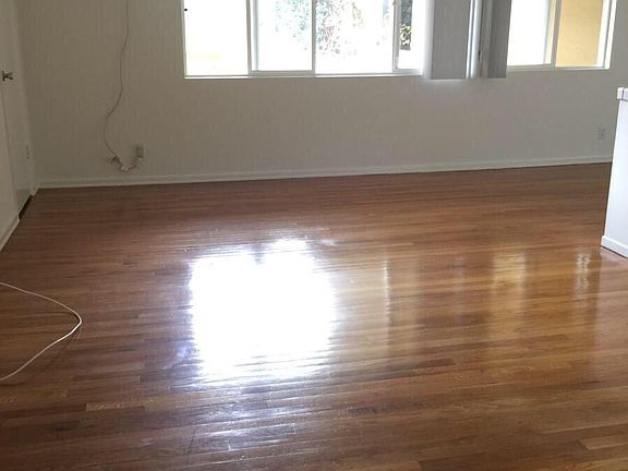 5th image of 1280 S Barrington Ave #17
