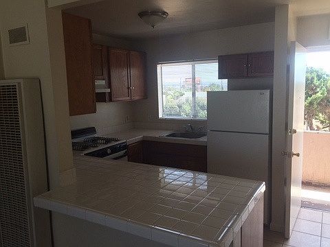 4th image of 3536 Euclid Ave #3540
