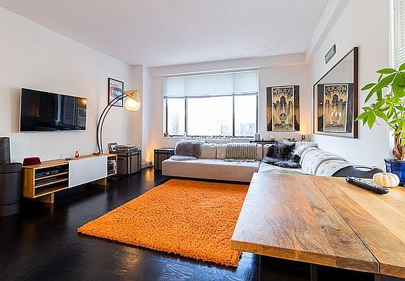 3rd image of 330 W 56th St APT 16M