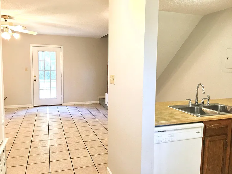 684 Elvis Presley Dr — Photo 3
