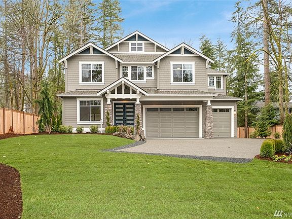 2nd image of 1816 E Beaver Lake Dr SE
