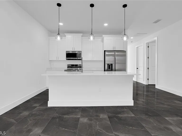 111 Harry Ave S #109 — Photo 18