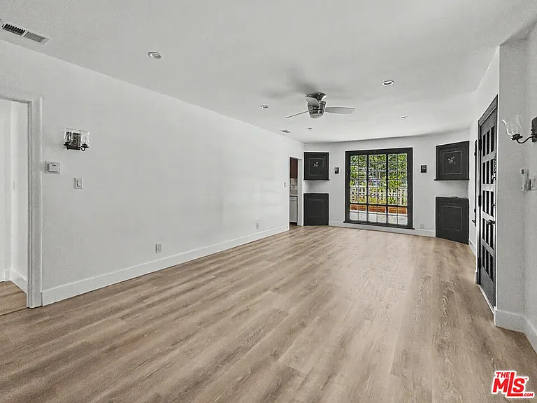 2139 Holly Dr — Photo 5
