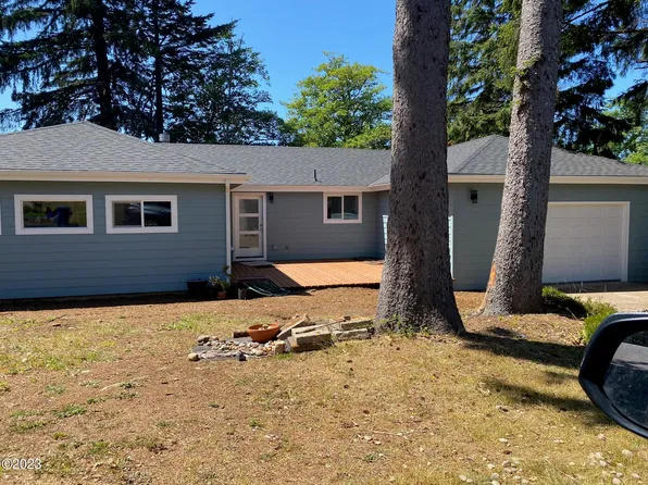 2235 NE Douglas St, Newport, OR 97365