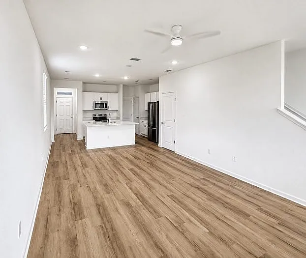 8662 Elmo Rd — Photo 4